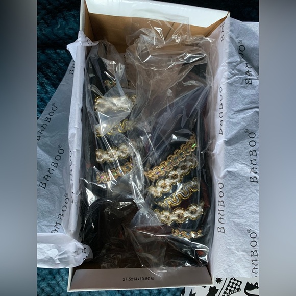 🌸BAMBOO Black & Gold Jeweled Strap Strappy Sandals in box.New! 4 sizes. - Picture 4 of 6